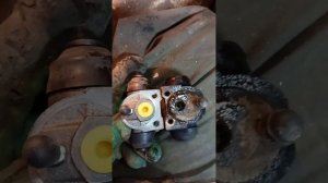 Mitsubishi Carisma. замена задних тормозных цилиндров и колодок! Каризма