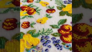 Декоративная салфетка из бисера "Яблочный спас"