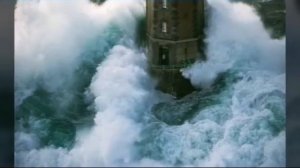 😨30 метровый ШТОРМ😲 на МАЯКЕ"КОБЫЛА"!!!