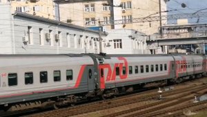 Электровоз ЭП1М 664 с поездом №233С Новороссийск-Москва.