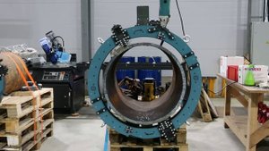 Разъемный труборез Констар Р5971 (Ф720-920мм). Отрезка и снятие наружной фаски.