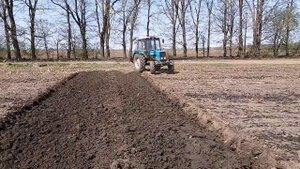 МТЗ 892 весенняя пахота пластиковыми отвалами