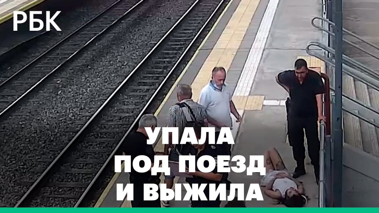 Чудом осталась жива. Женщина упала под идущий поезд в метро Аргентины. Видео