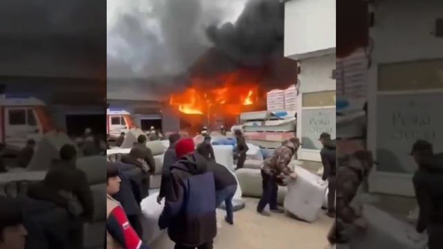 В Москве горит Николо-Хованский рынок — огонь достигает крыши павильонов 1 ноября 2022