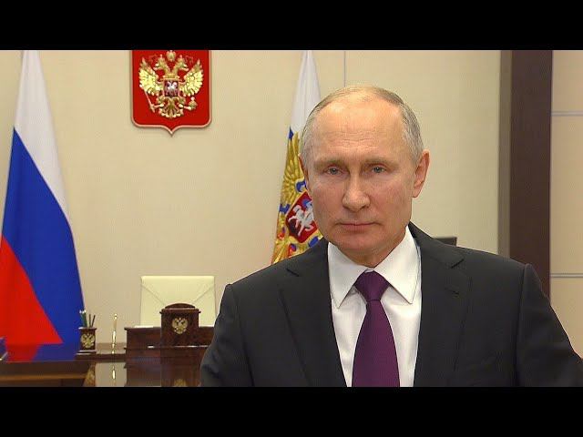 Владимир Путин в видеообращении поздравил сотрудников и ветеранов МЧС России с Днём спасателя