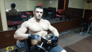 Адам Козыра. Жим Скотта с проворотом.