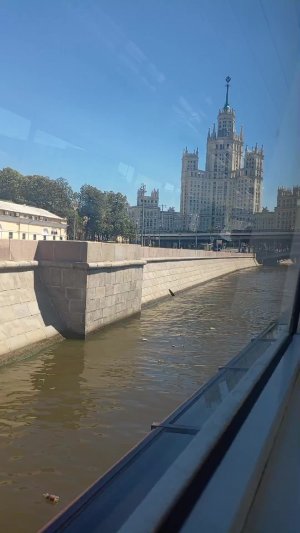 Поезда На Теплоходе по Реке Москвы.