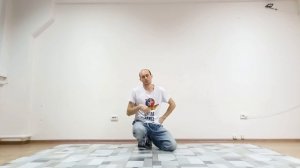 Уроки БРЕЙК-ДАНСА. Простое движение футворка на коленях (2 вариации) | декабрьский марафон 2023 #20