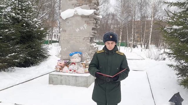 Курсант читает стихотворение "Ленинград победил" - Илья Быстров