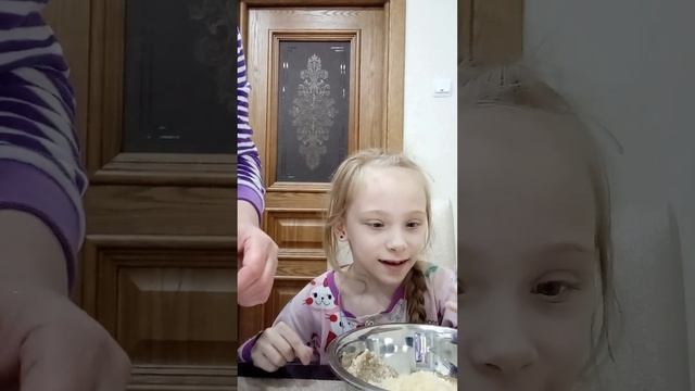 я помогаю Маме готовить фарш вместе со своей мамочкой помощи и которого можно было бы интересно ?? смотреть онлайн