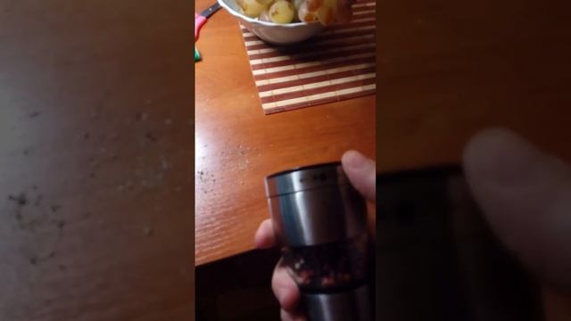 Electric Salt Mill | Электрическая перечница смотреть онлайн