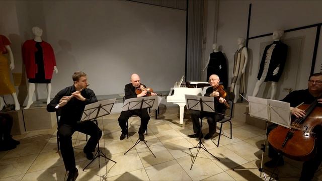 Mozart Flute Quartet D-dur 2 mov/ Моцарт Флейтовый квартет D-Dur 2 часть смотреть онлайн