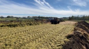 Утрамбовка силосной массы трактором К-700А сезон 2022