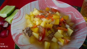 Мукбанг// Тушёная Картошка С Кабачком И Мясом.Огурчик Редис И Немного Лимонада