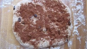 Хлеб с изюмом и корицей