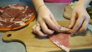 Мясные трубочки с начинкой - пальчики оближешь!!! В мультиварке или духовке.