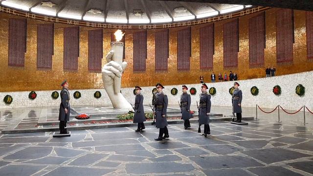 Почетный караул на Мамаевом Кургане. смотреть онлайн