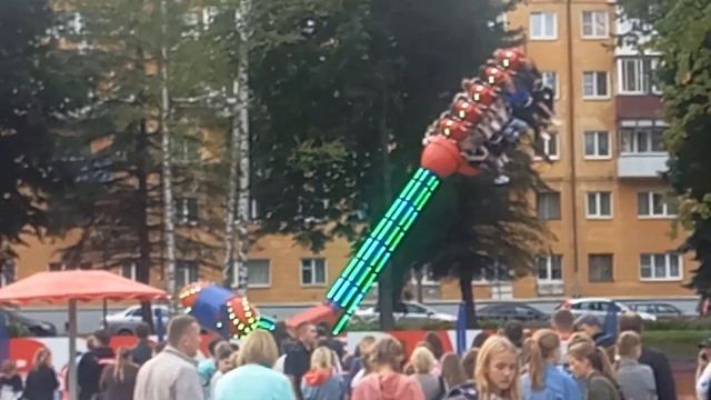 ПАРК Открыт//аттракционы и динопарк//город ВЕЛИКИЕ ЛУКИ смотреть онлайн