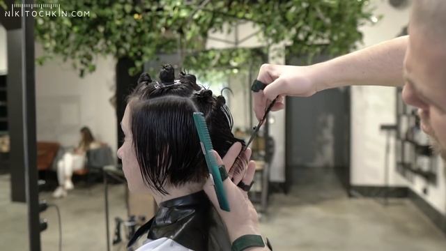 HOW TO CUT SHORT GRADUATED BOB HAIRCUT with disconnection - NIKITOCHKIN