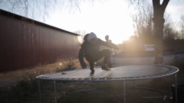 10.04.2020 Last days of the trampoline 🤣 смотреть онлайн