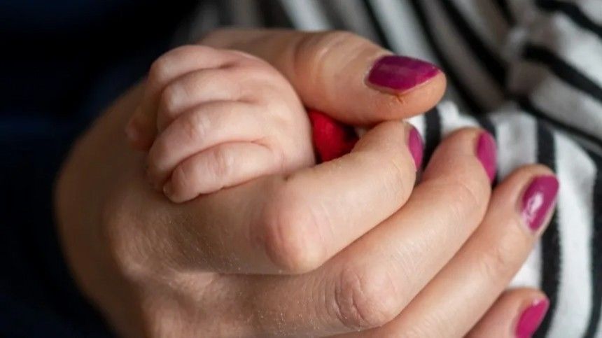 Российским семьям могут разрешить усыновлять еще не рожденных детей
