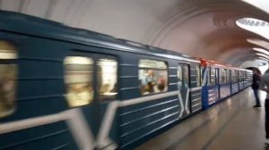 Москва 190 станция метро Сокол лето утро