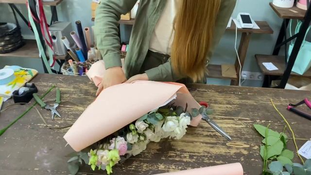 Быстрая упаковка букета на 125 р/ Очень любим свою работу смотреть онлайн