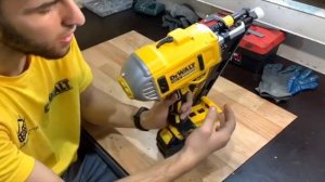 Нейлер DeWalt DCN692 | Аккумуляторный гвоздезабивной пистолет от Деволт. Стоит ли покупать?