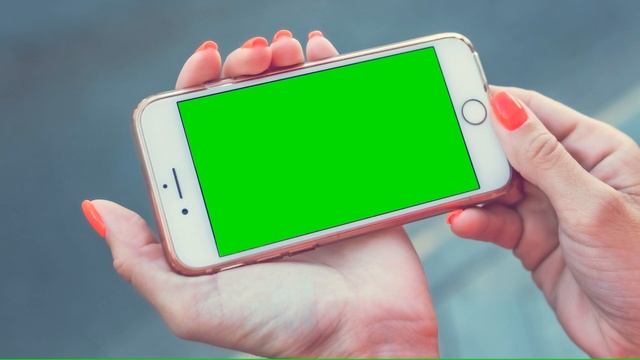 Смартфон в руке горизонтальный. Хромакей Футаж. Smartphone. Chroma Key Futage.