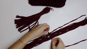 Видеоурок кисточка из трикотажной пряжи для сумки