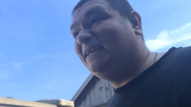 ХОЖУ И БЕГАЮ С ЧАСАМИ В ОГРАДЕ В 16:31 ДНЯ смотреть онлайн