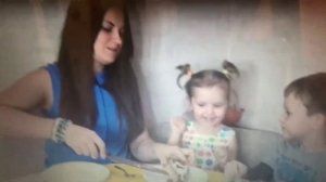 ЭТО ВИДЕО ВЗОРВАЛО ИНТЕРНЕТ Макс и Катя целуются!!!