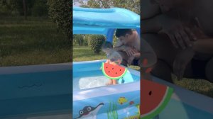 Выходные на даче с малышом ☀️ первый раз купаемся в бассейне