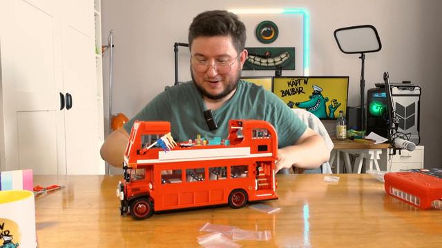 CaDA C59008W London Vintage Tour Bus: Die Definition von Mittelmäßigkeit