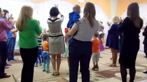 Танец-игра "Ку-ку-чи" с мамами. Игра "Ищи маму" в средней группе