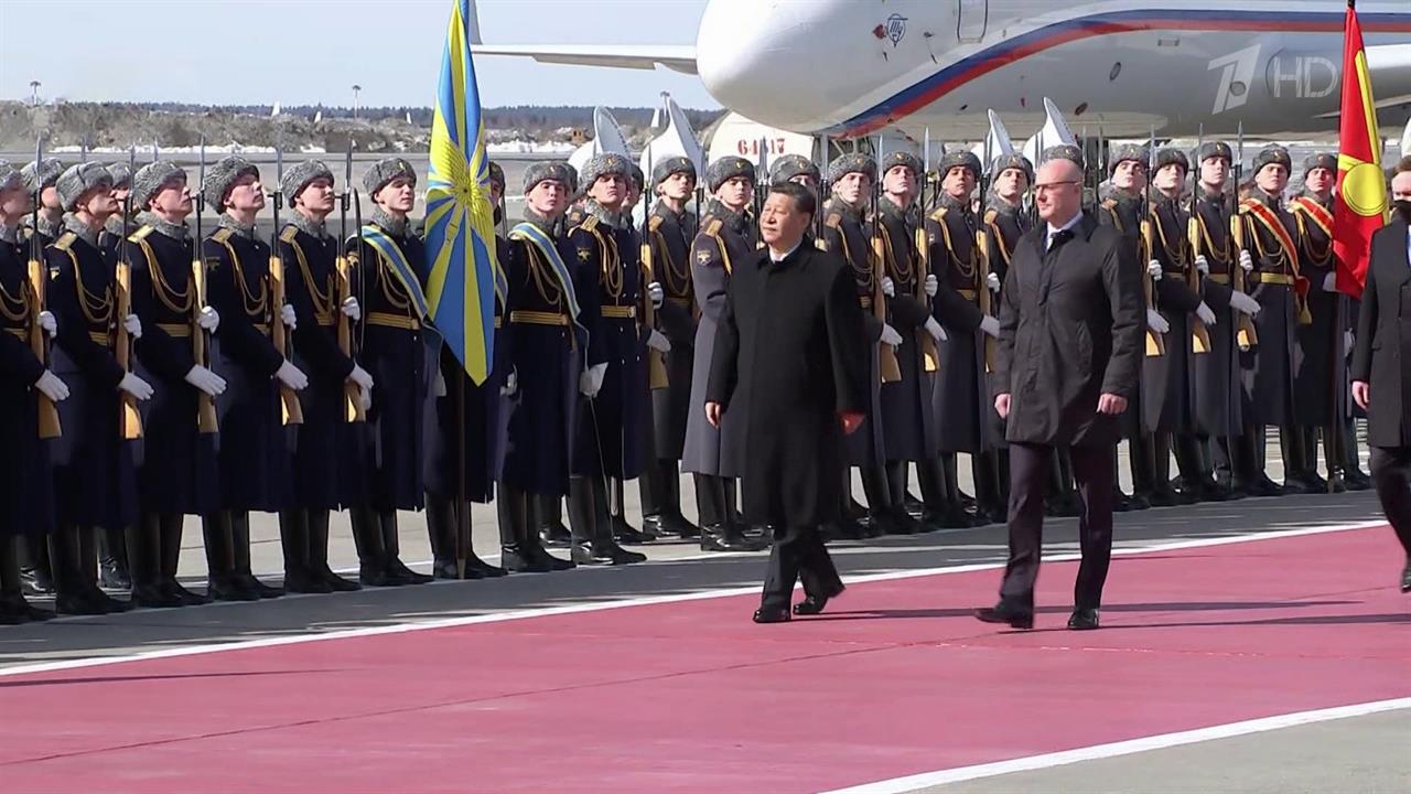 Председатель КНР Си Цзиньпин по приглашению Владимира Путина прибыл в РФ с государственным визитом.