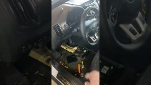 Киа спортейдж 3 стук под рулем эур другой способ снять