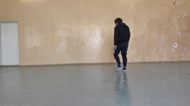 Акробатика.Элемент арабское с места с прямыми ногами, множество подводящих элементов. смотреть онлайн