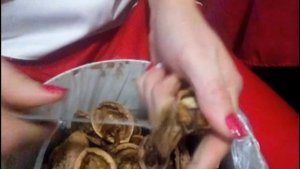 Как правильно чистить грецкие орехи