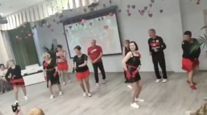 Коллектив "Неугомонные" под руководством Татьяны Д'Баржак продолжает дарить энергию