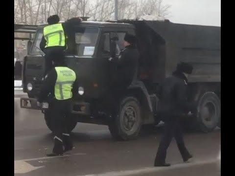 Погоня за камазистом. Трасса Нур-султан - Караганда (Казахстан). смотреть онлайн