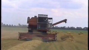 Уборка 2022 не за горами, а пока вспомним 1999 год.Комбайн Сибиряк. Трактор ЮМЗ-6.Будни тракториста