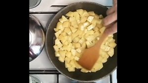 КАК ПРИГОТОВИТЬ ЖАРЕННЫЙ КАРТОФЕЛЬ С ЛУКОМ И БОЛГАРСКИМ ПЕРЦЕМ
