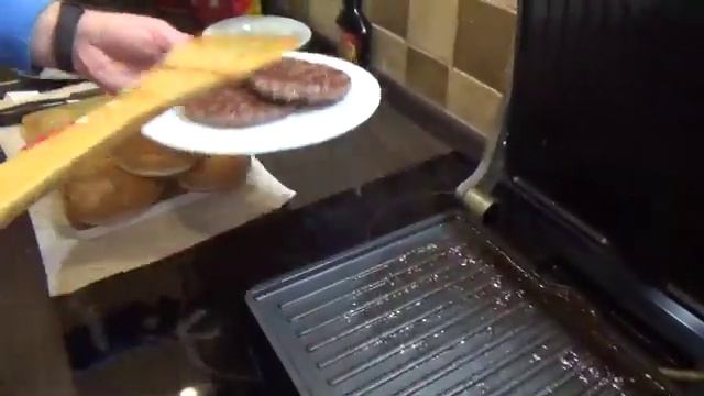 Готовим бургеры на гриле дома. смотреть онлайн