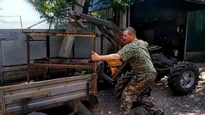 Установленный Погрузчик, на квадроцикле в работе