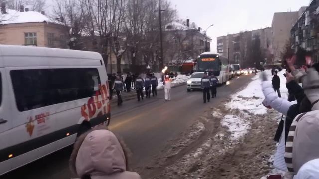 Эстафета Олимпийского огня в Тольятти. ул. Ушакова. Факел #Сочи2014