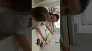 Супер зубной врач получает подарочки