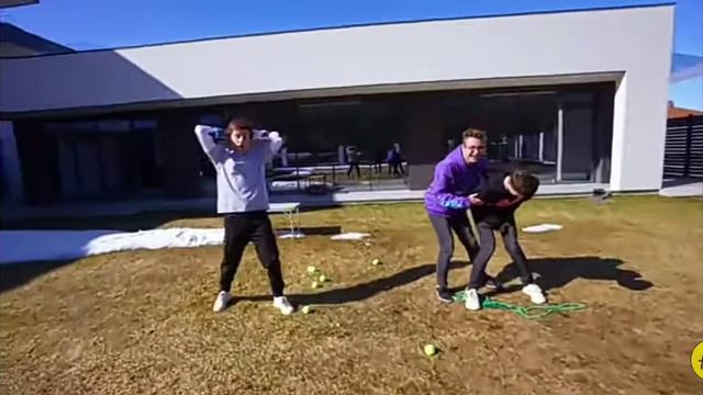 На канале а4 два мальчика и одна девочка смотреть онлайн