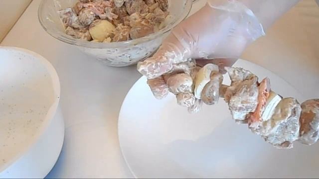 Шашлык в духовке из свинины,грибов,сладкого перца и лука.
