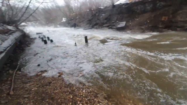 жд мост на реке Пехорка продолжает делиться металлом с поисковым магнитом смотреть онлайн